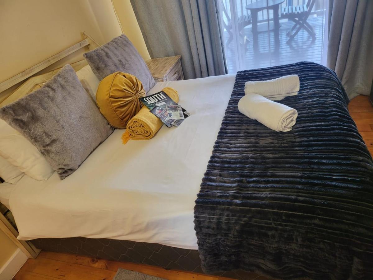 Point Village Guest House Мозел Бей Екстериор снимка