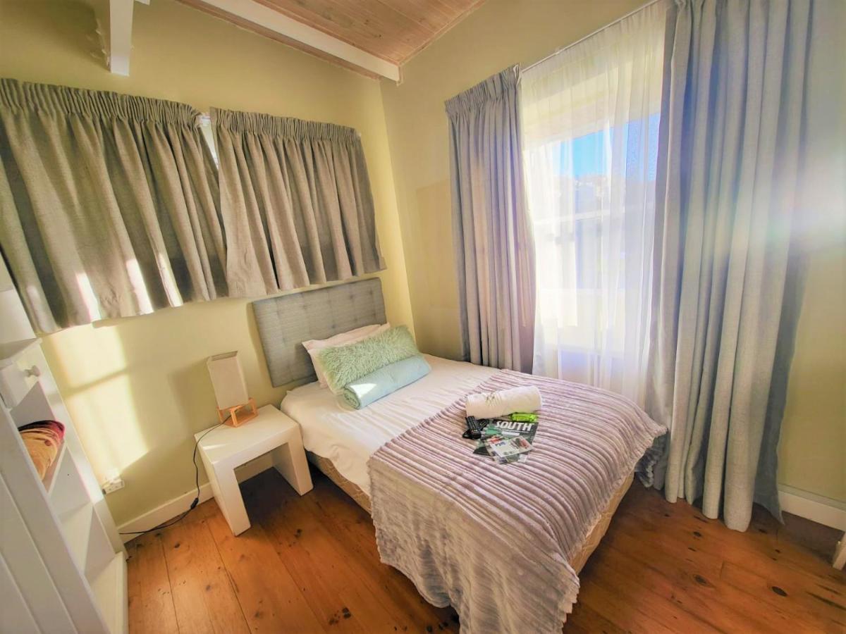 Point Village Guest House Мозел Бей Екстериор снимка