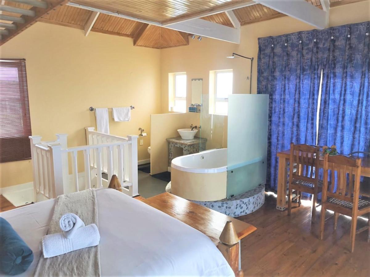 Point Village Guest House Мозел Бей Екстериор снимка