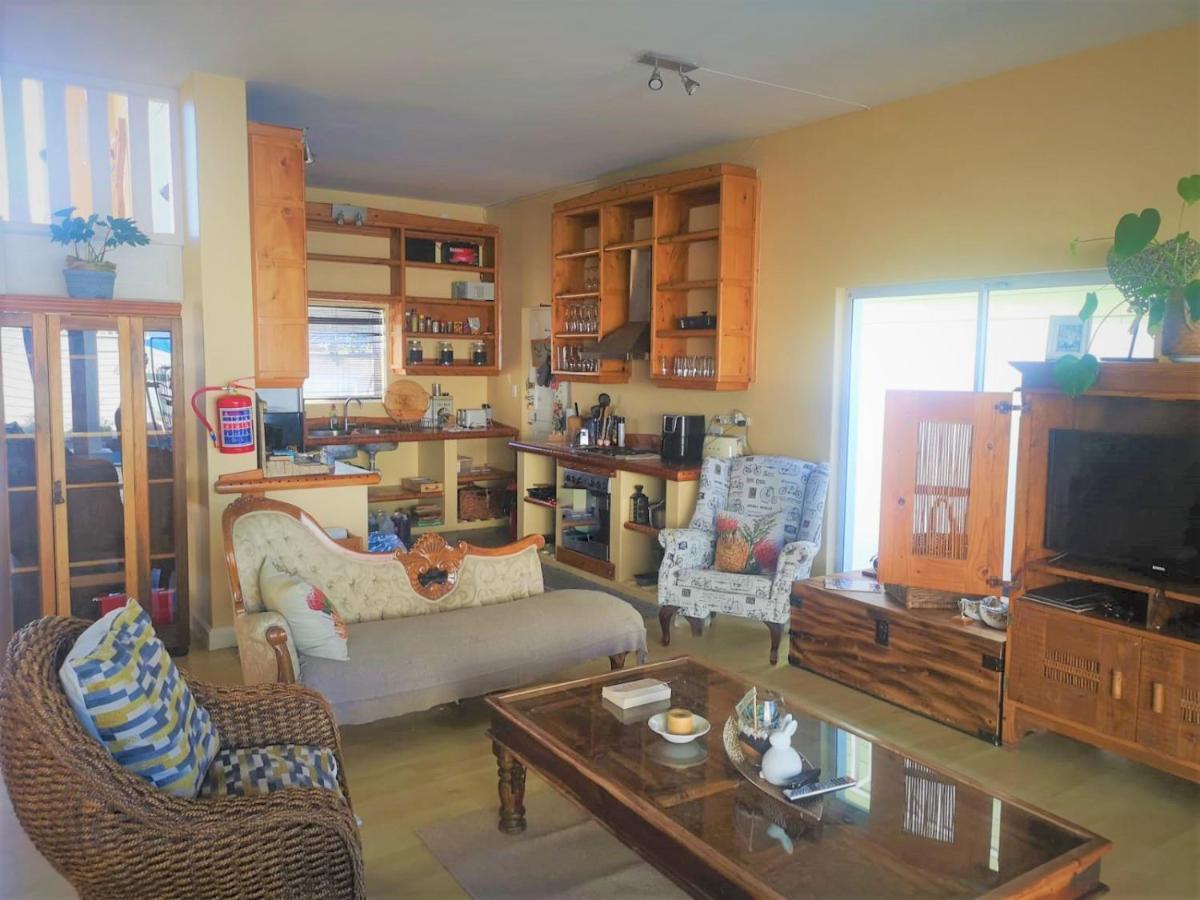 Point Village Guest House Мозел Бей Екстериор снимка