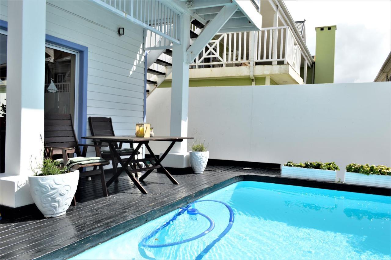 Point Village Guest House Мозел Бей Екстериор снимка