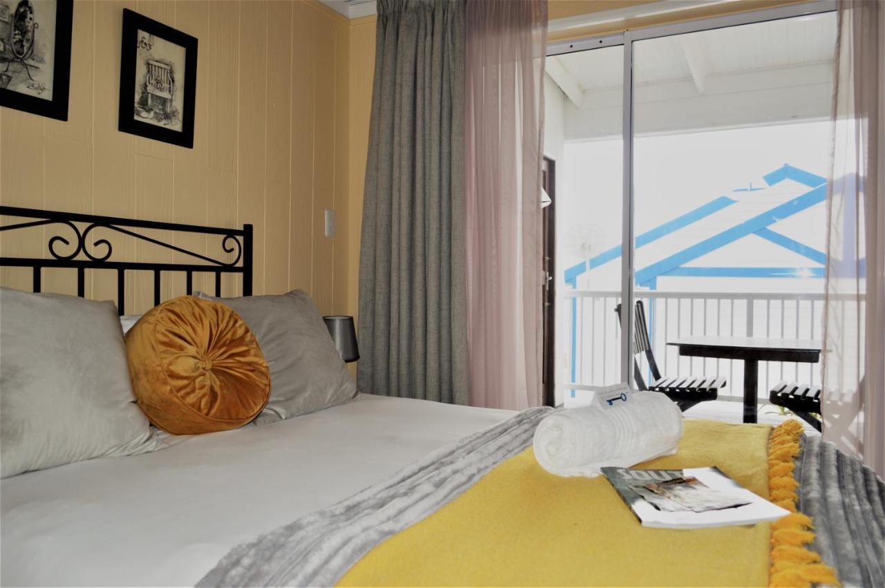 Point Village Guest House Мозел Бей Екстериор снимка
