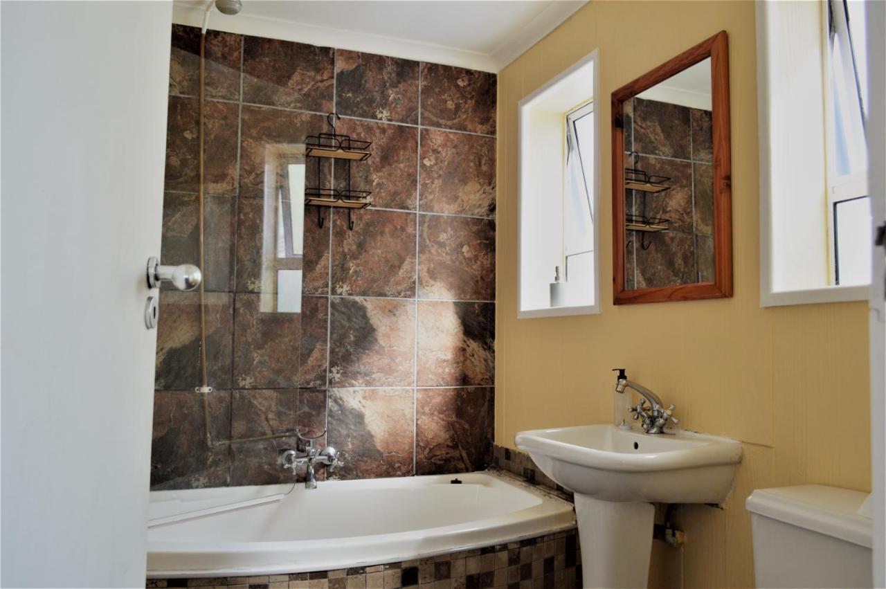 Point Village Guest House Мозел Бей Екстериор снимка