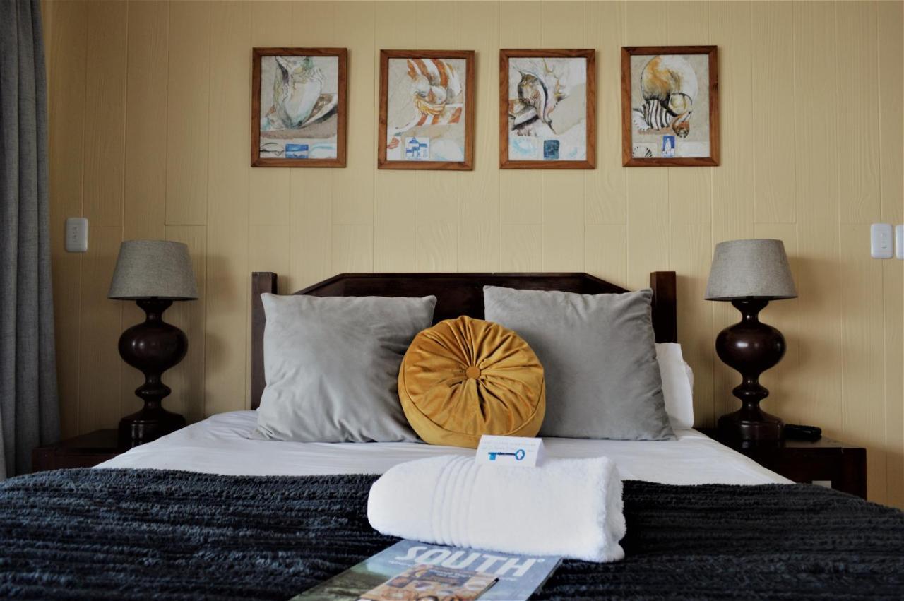 Point Village Guest House Мозел Бей Екстериор снимка