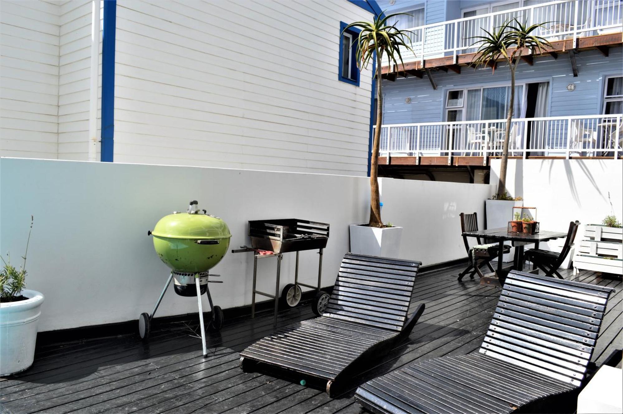 Point Village Guest House Мозел Бей Екстериор снимка