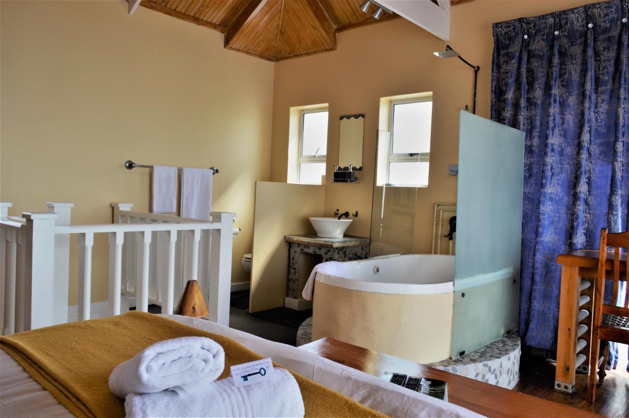 Point Village Guest House Мозел Бей Екстериор снимка