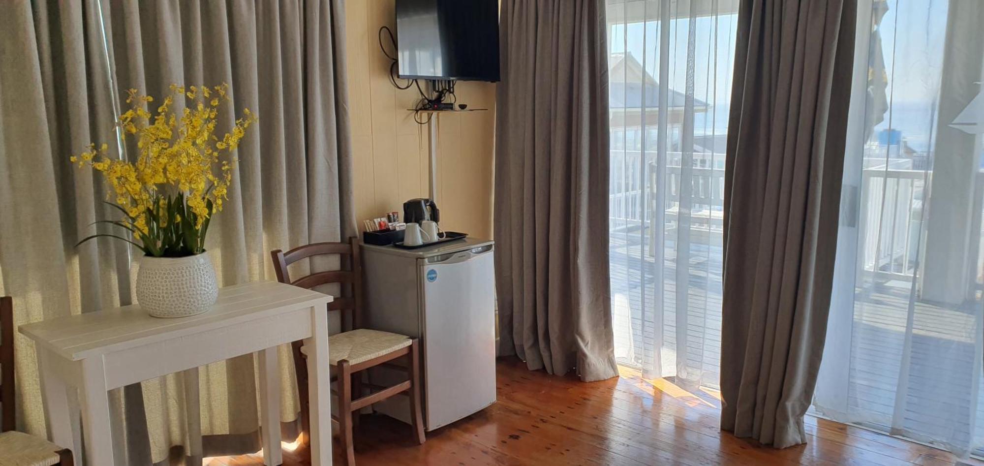 Point Village Guest House Мозел Бей Екстериор снимка