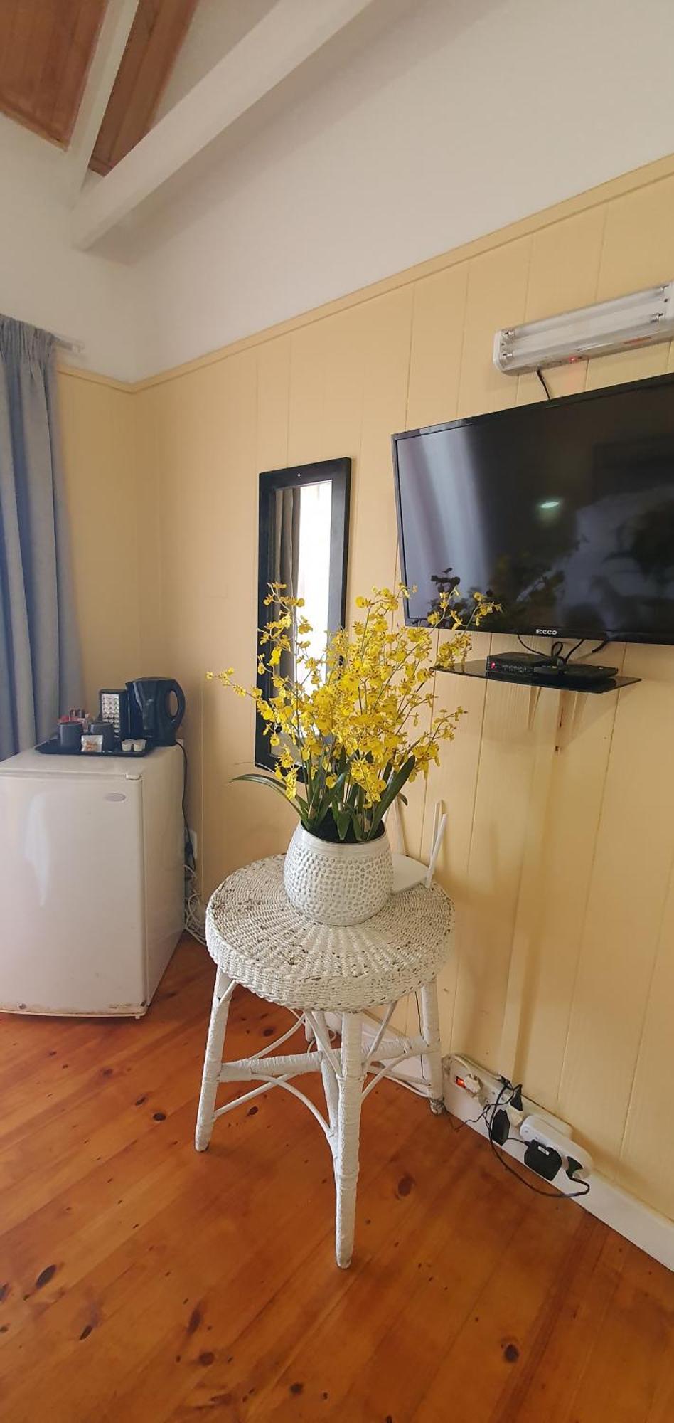 Point Village Guest House Мозел Бей Екстериор снимка